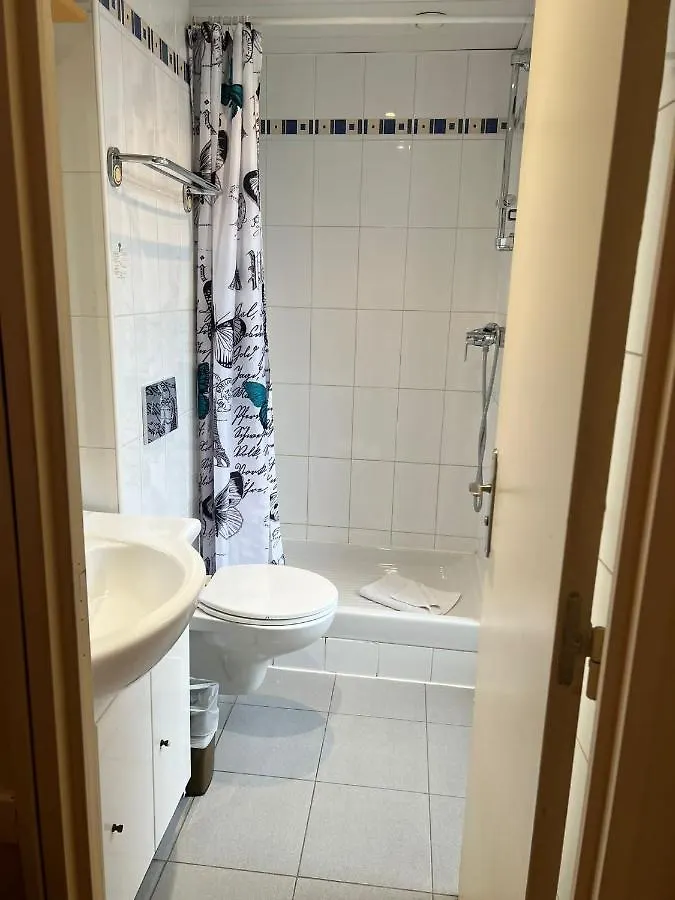 121 Paris Hotel