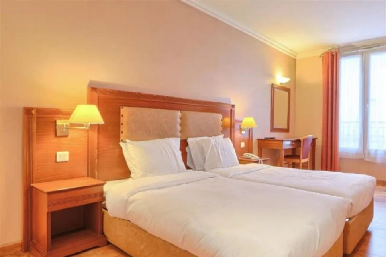 121 Paris Hotel