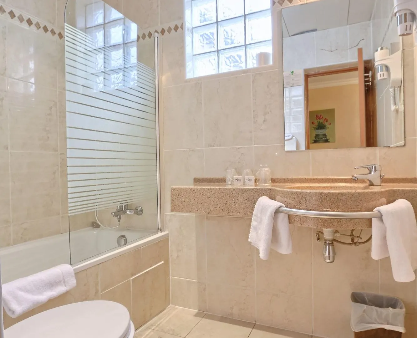 121 Paris Hotel