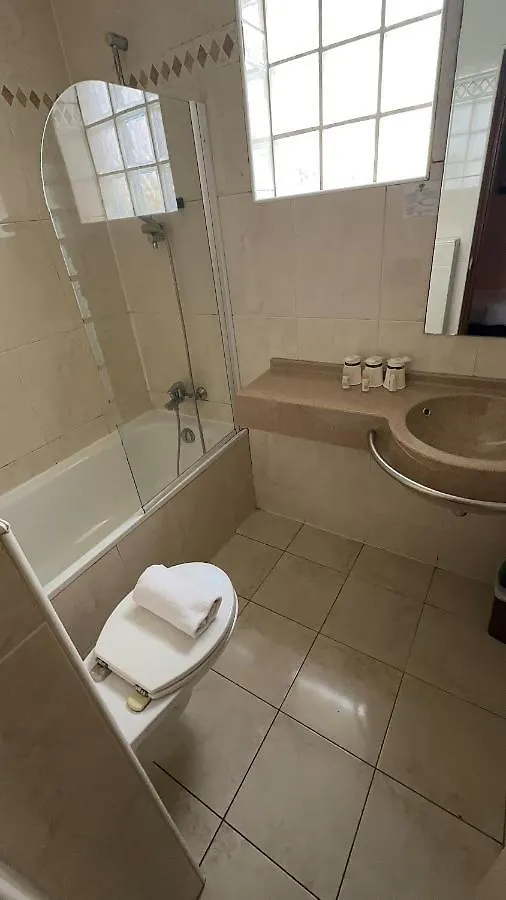 121 Paris Hotel