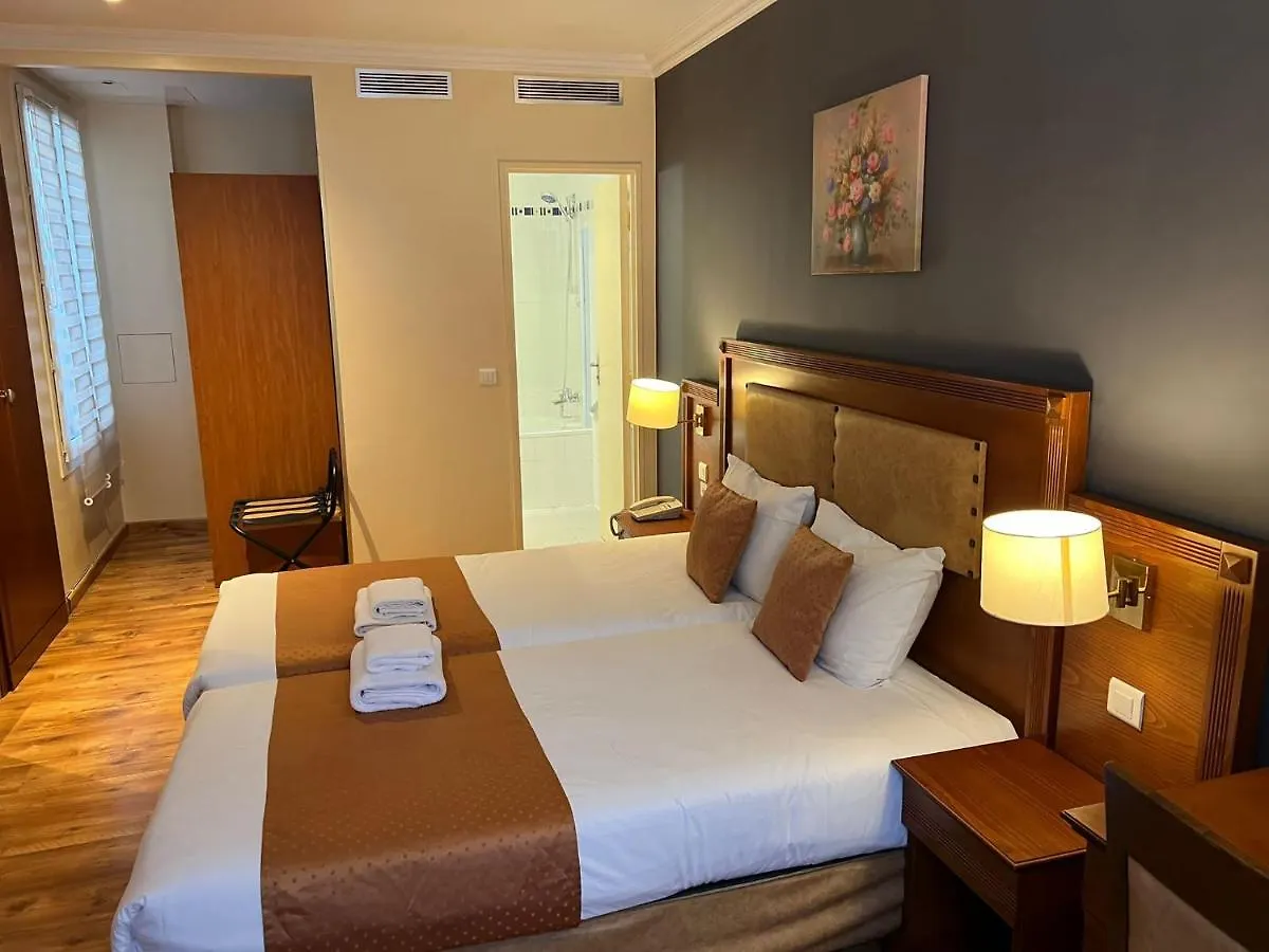 121 Paris Hotel