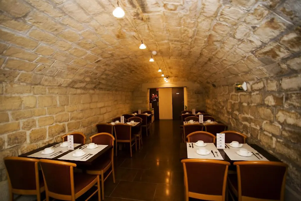 121 Paris Hotel