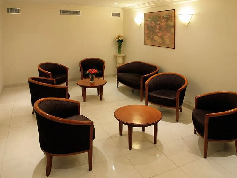 121 Paris Hotel