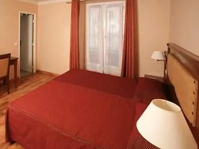 121 Paris Hotel