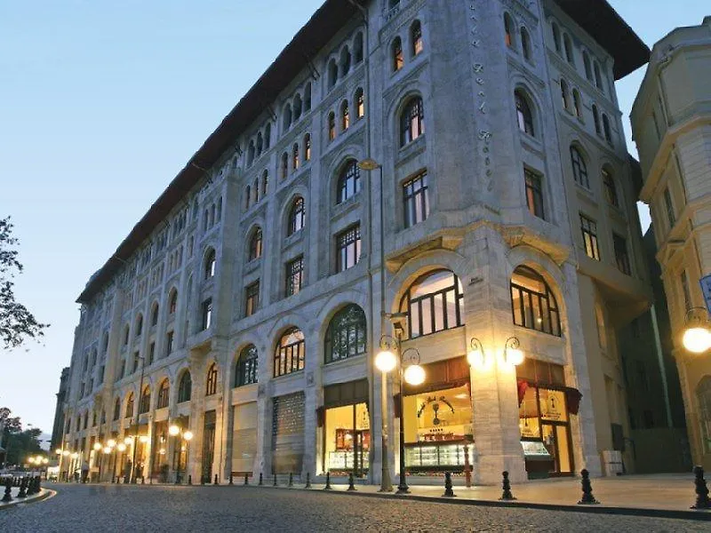 121 Paris Hotel