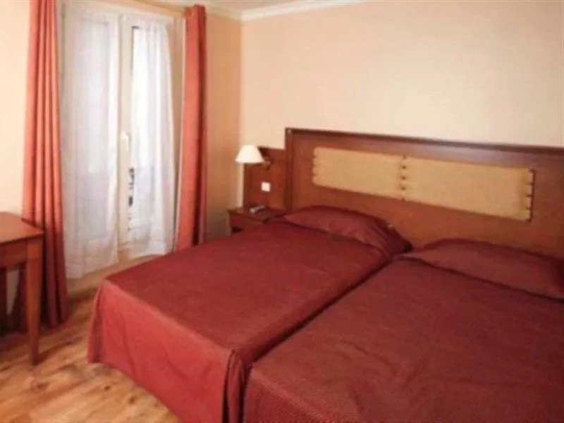 121 Paris Hotel 3*,