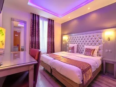 121 Paris Hotel