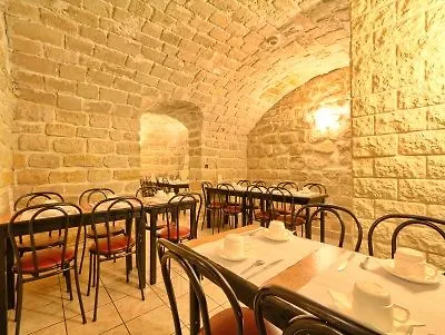 121 Paris Hotel
