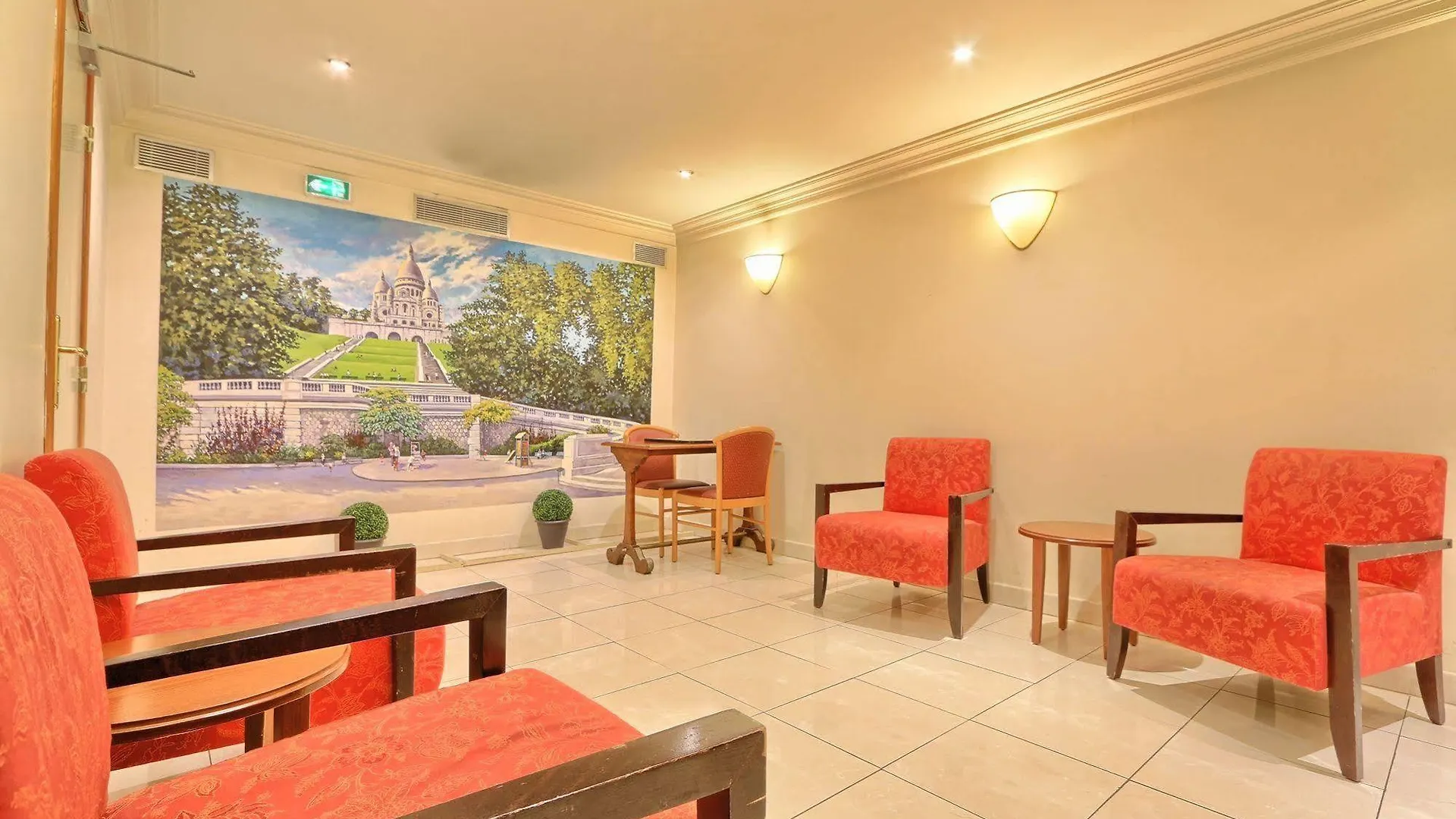 121 Paris Hotel