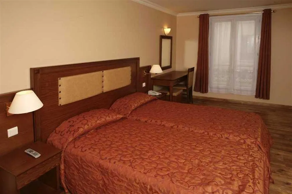 121 Paris Hotel