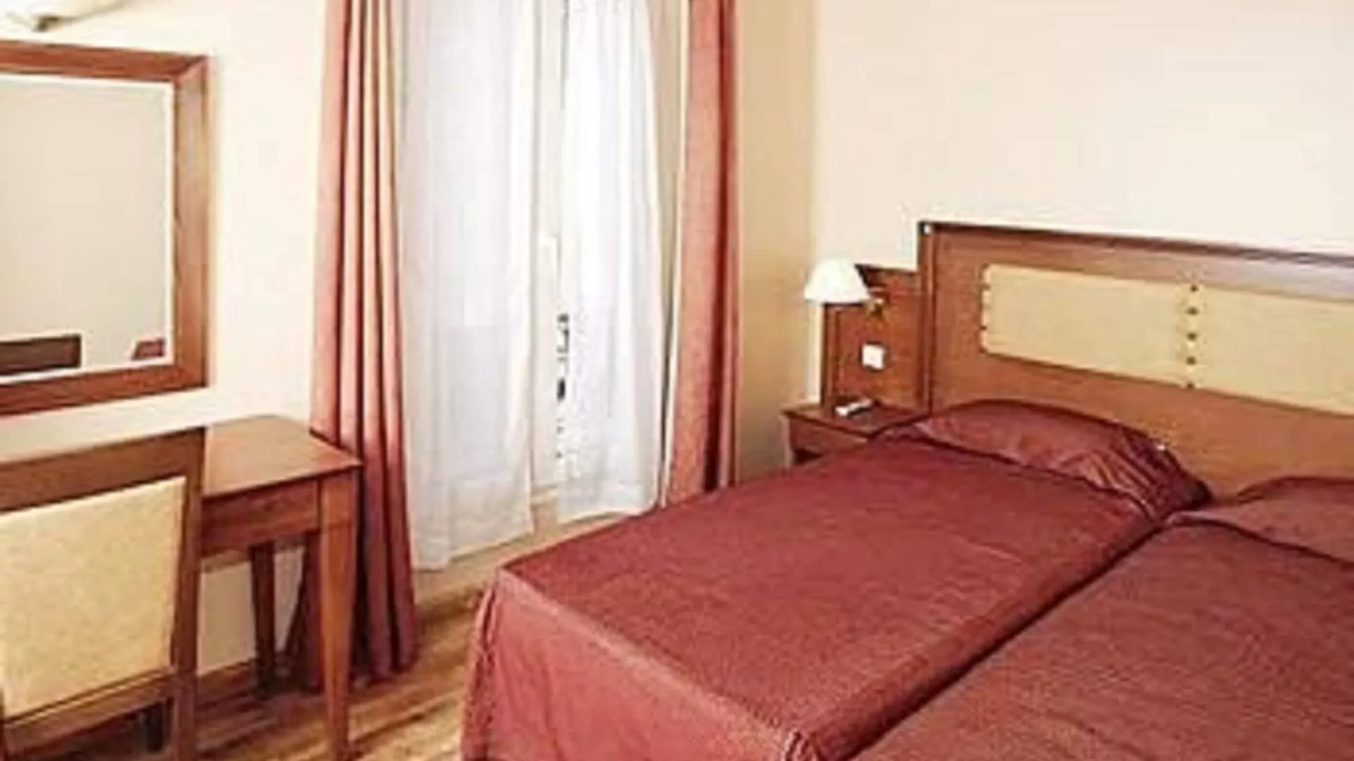 121 Paris Hotel 3*,