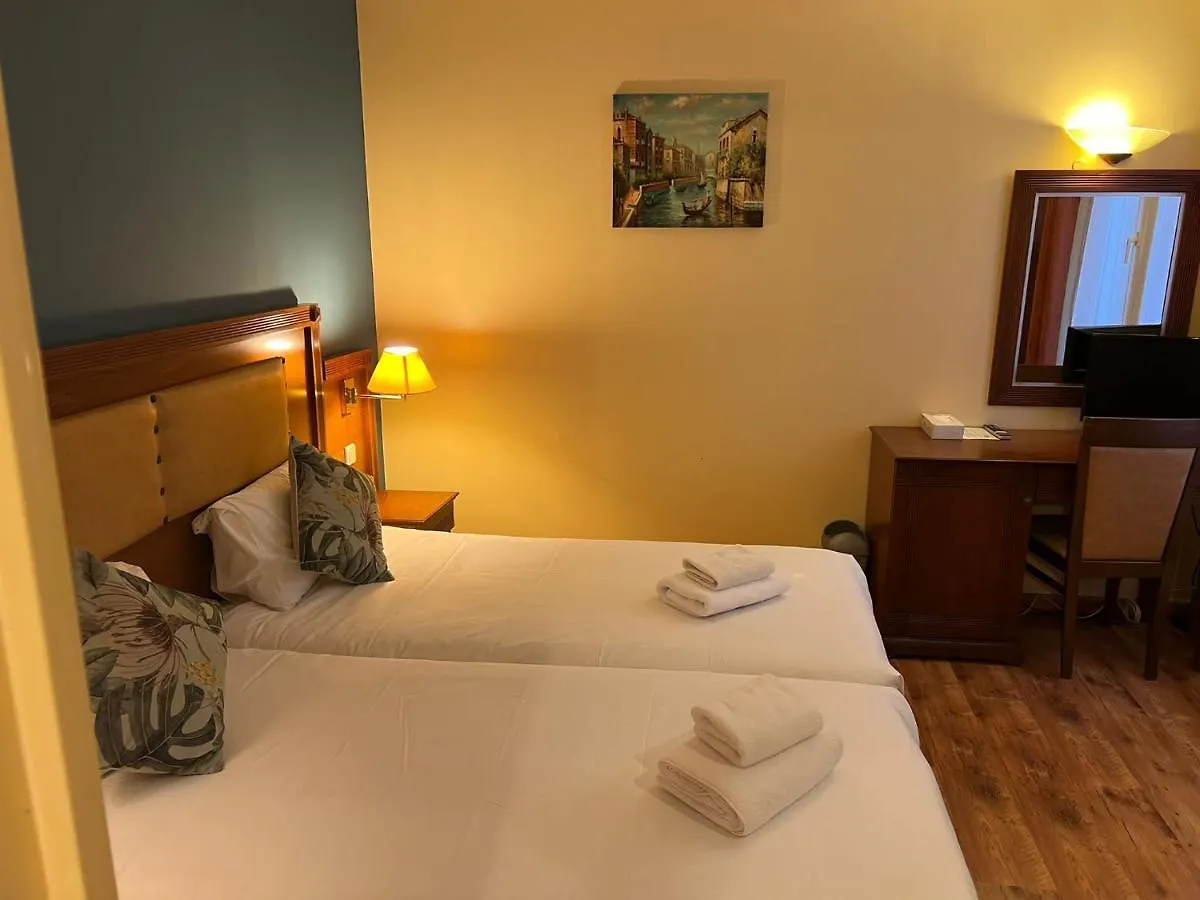 121 Paris Hotel