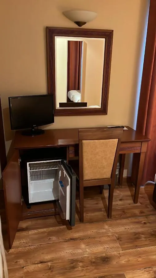 121 Paris Hotel