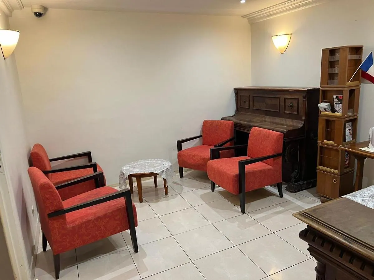 121 Paris Hotel