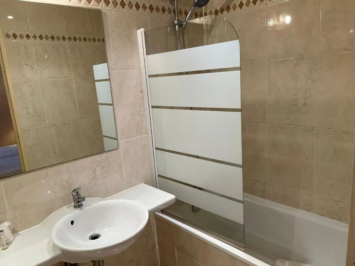121 Paris Hotel