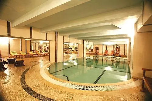 121 Paris Hotel