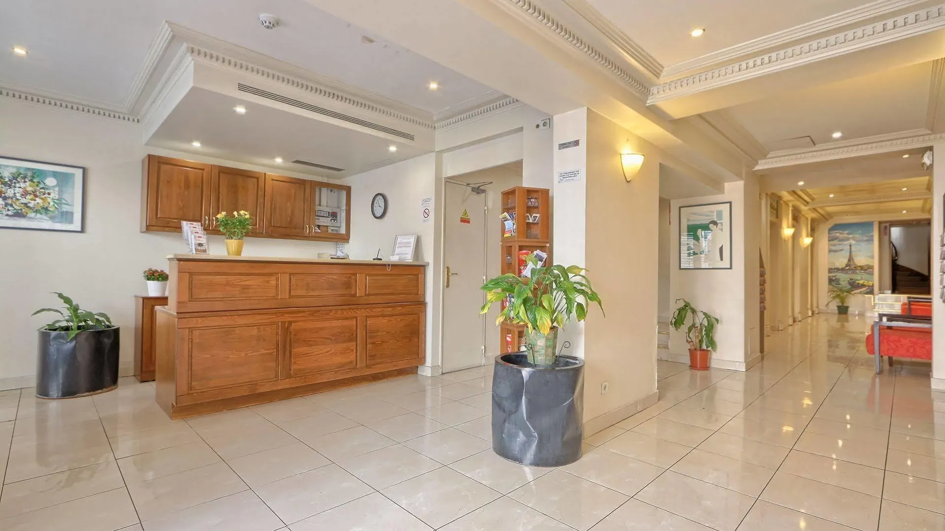 121 Paris Hotel